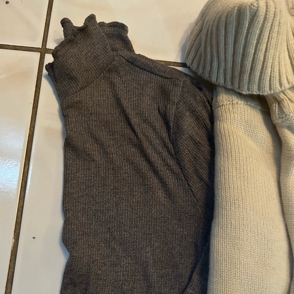 Cute fall/winter sweater bundle - Picture 6 of 6